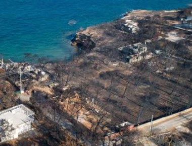 Μάτι: Ενα μήνα μετά την καταστροφή και ακόμη δεν έχει απομακρυνθεί ο αμίαντος